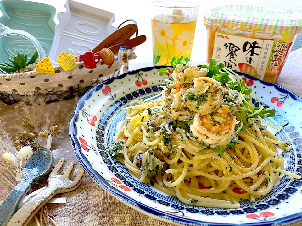 和の食材🌱しそベーゼパスタ
〜 𝘭𝘢𝘳𝘨𝘦 𝘭𝘦𝘢𝘧 × 𝘎𝘦𝘯𝘰𝘷𝘦𝘴𝘦 𝘱𝘢𝘴𝘵𝘢 〜
【マルサンアイさんの“味の饗宴 無添加生”使用】